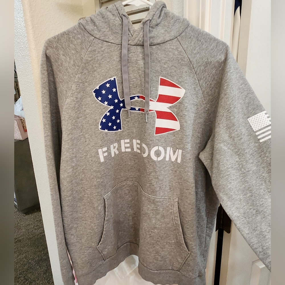 Under Armour Men's Gray Freedom Hoodie with Patriotic Logo. Never Worn. Ex Condi